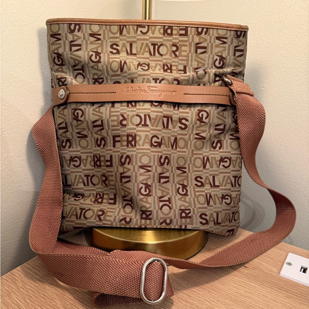 🤎EUC🤎 Salvatore Ferragamo Tan and Brown Logo Messenger Bag